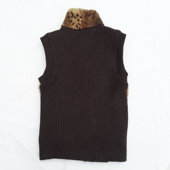 Essentials by Milano Faux fur vest - Picture 2 of 10